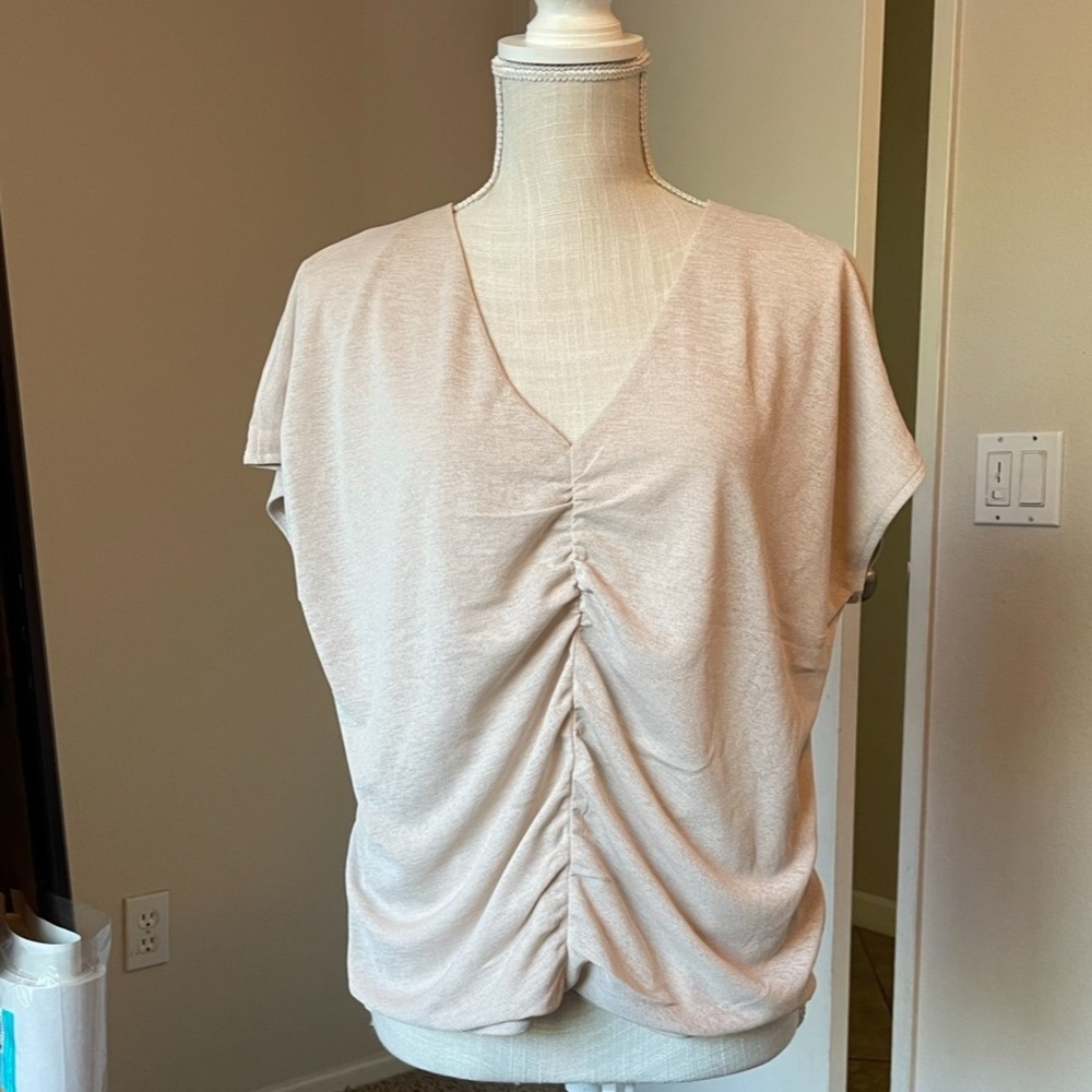 EXPRESS Relaxed V-Neck Ruched Tee (neutral)